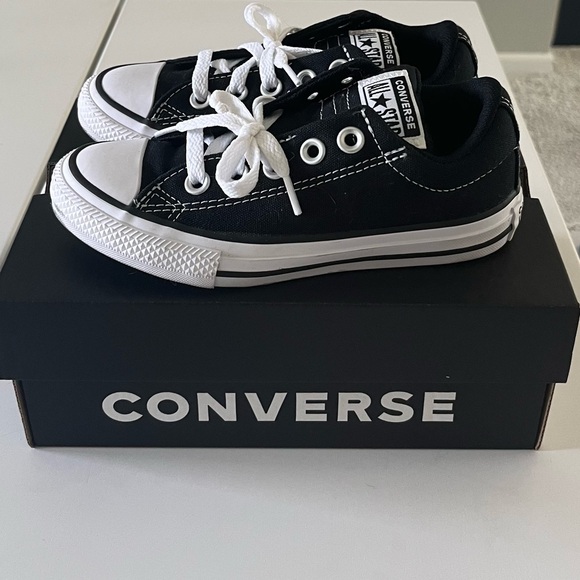 Converse Kids Sneakers - Picture 1 of 6